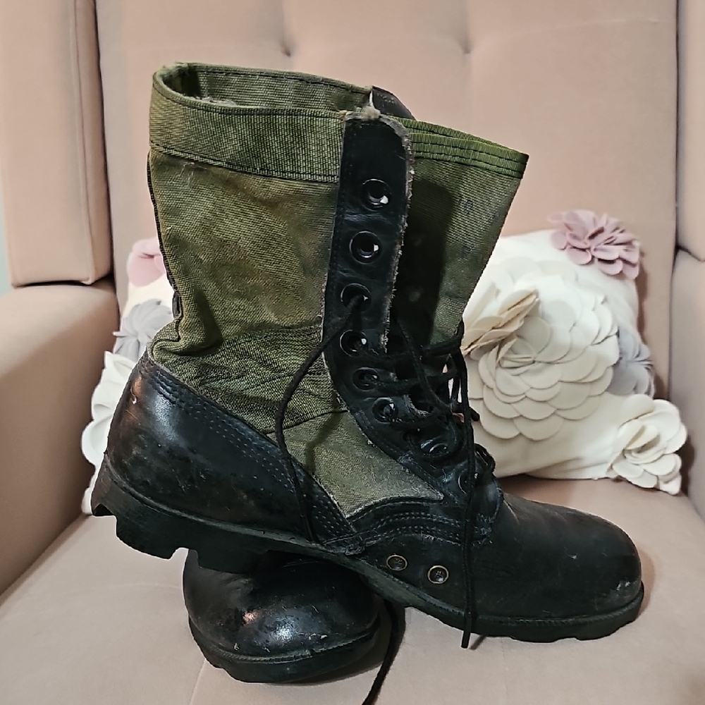 Men's Sz 10 Official Vintage Jungle Boots